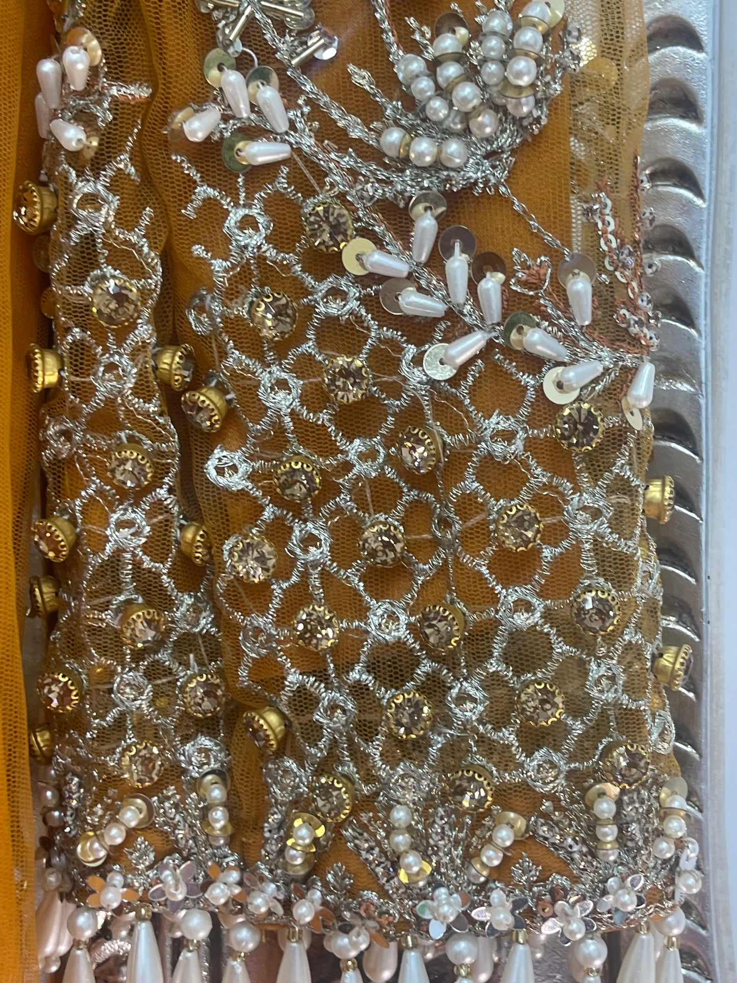 Pakistani Traditional dresses |Mah Para - I