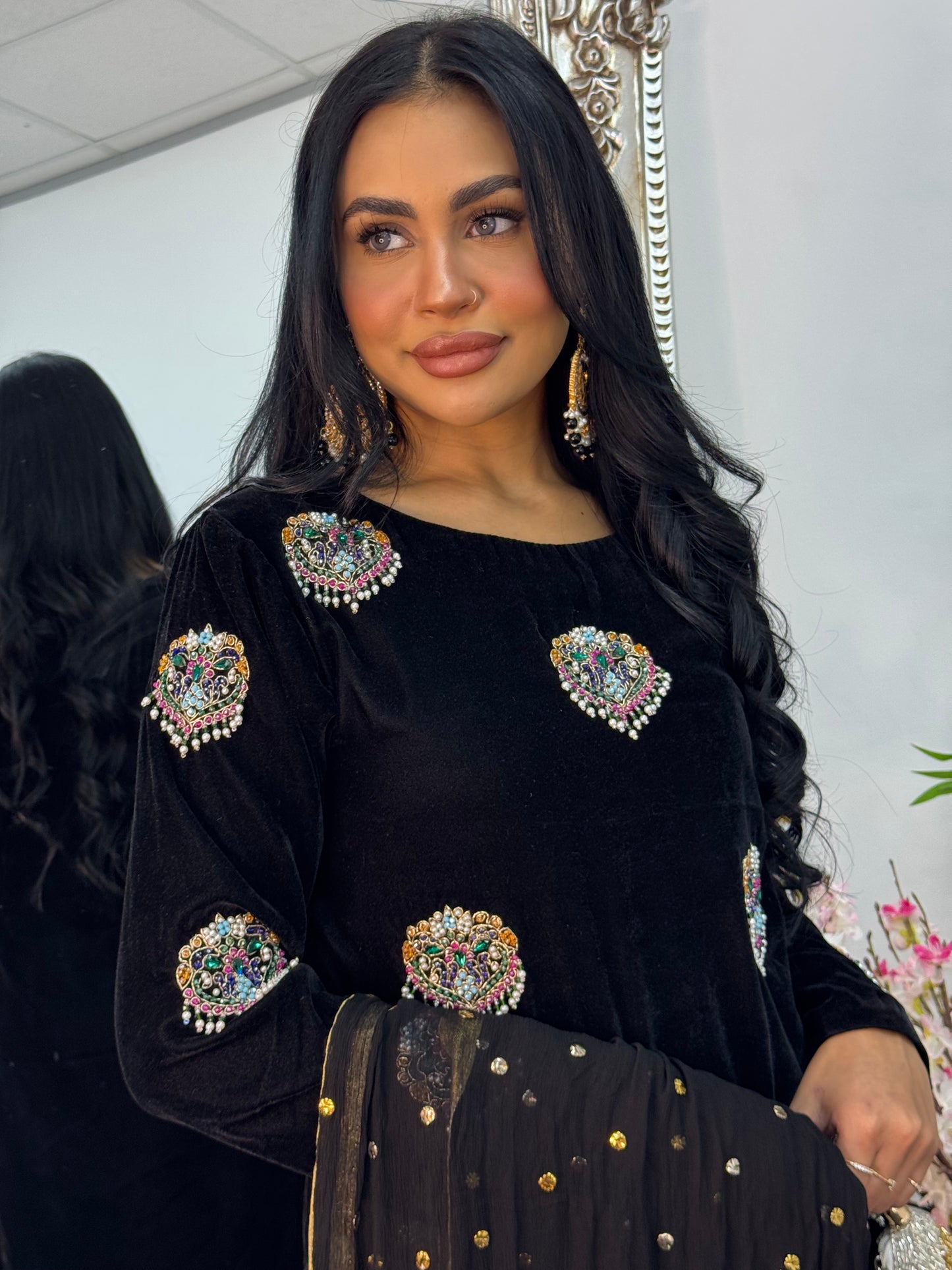 (Preorder) Meena Kaari - black