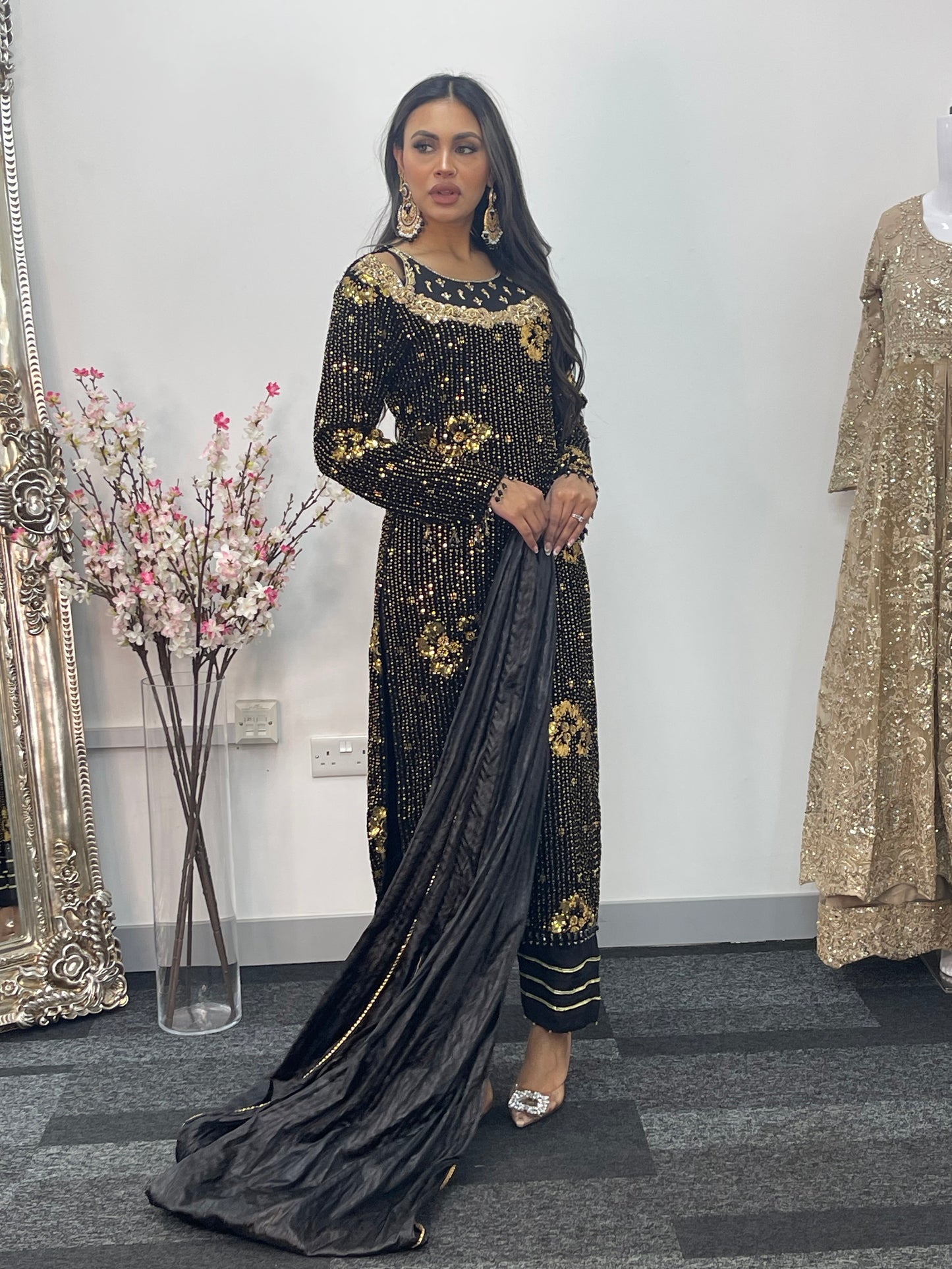 Dil bahar - Cutdana Velvet - Black