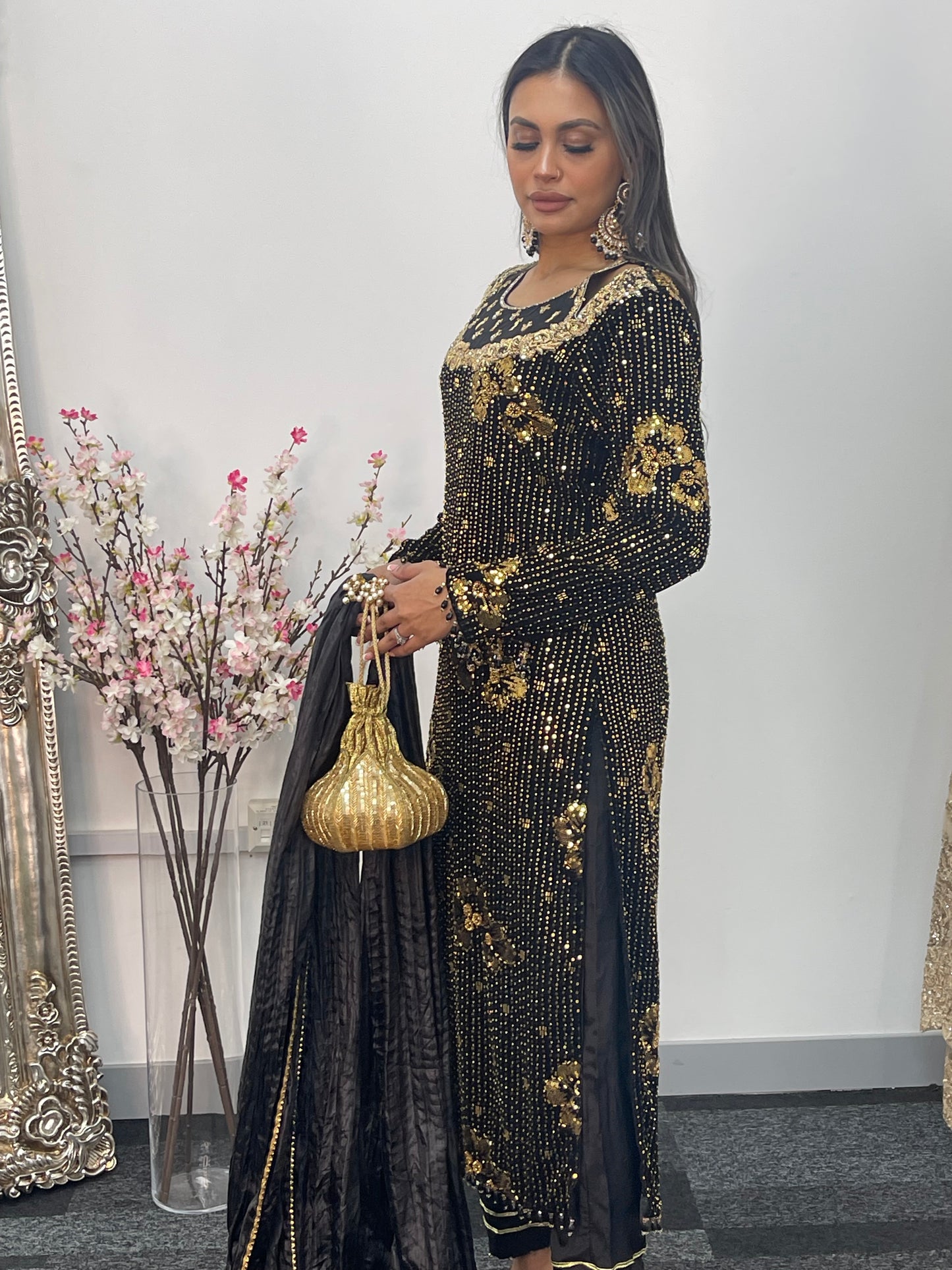 Dil bahar - Cutdana Velvet - Black