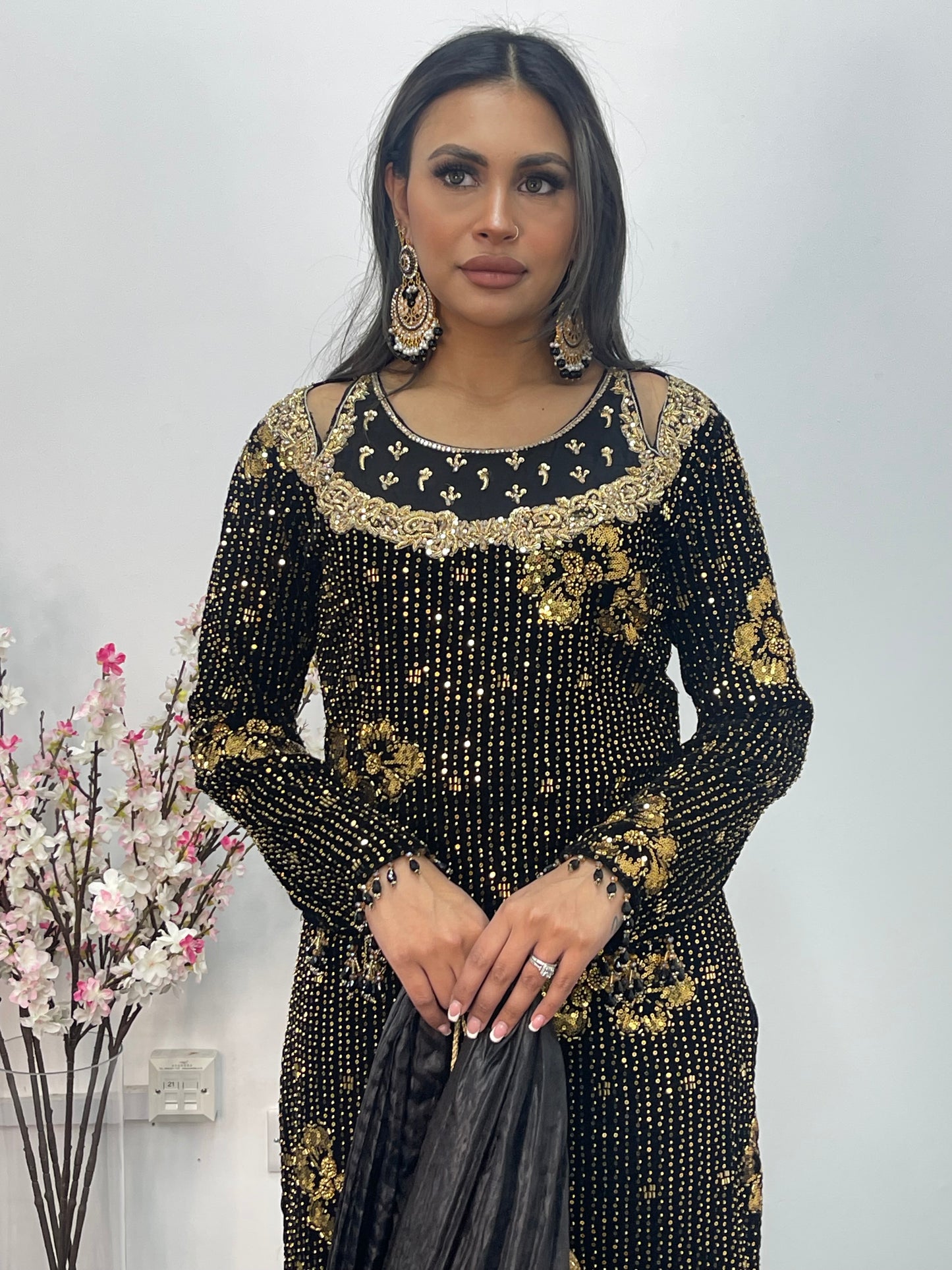 Dil bahar - Cutdana Velvet - Black