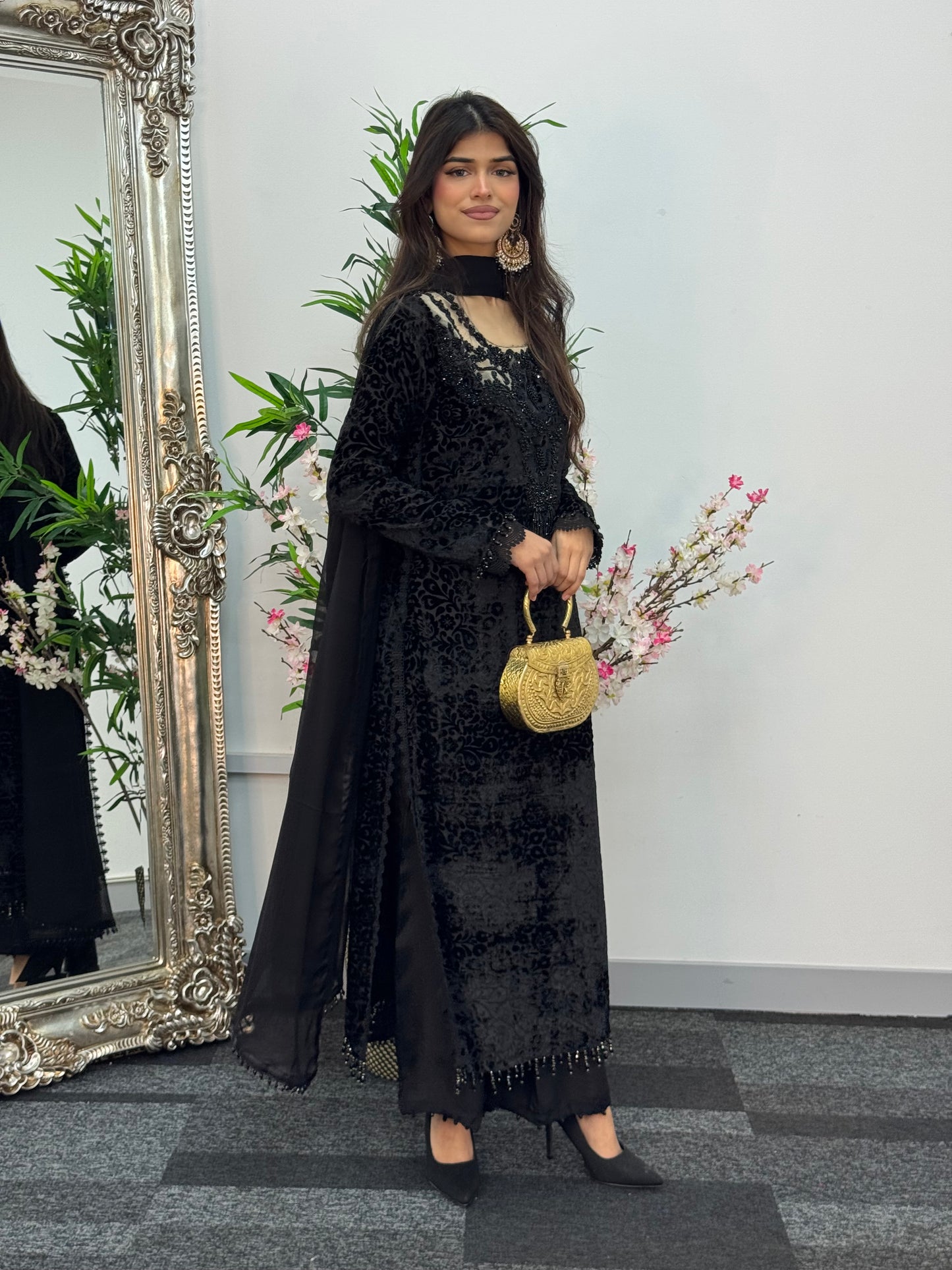 Jheel - black Plachi