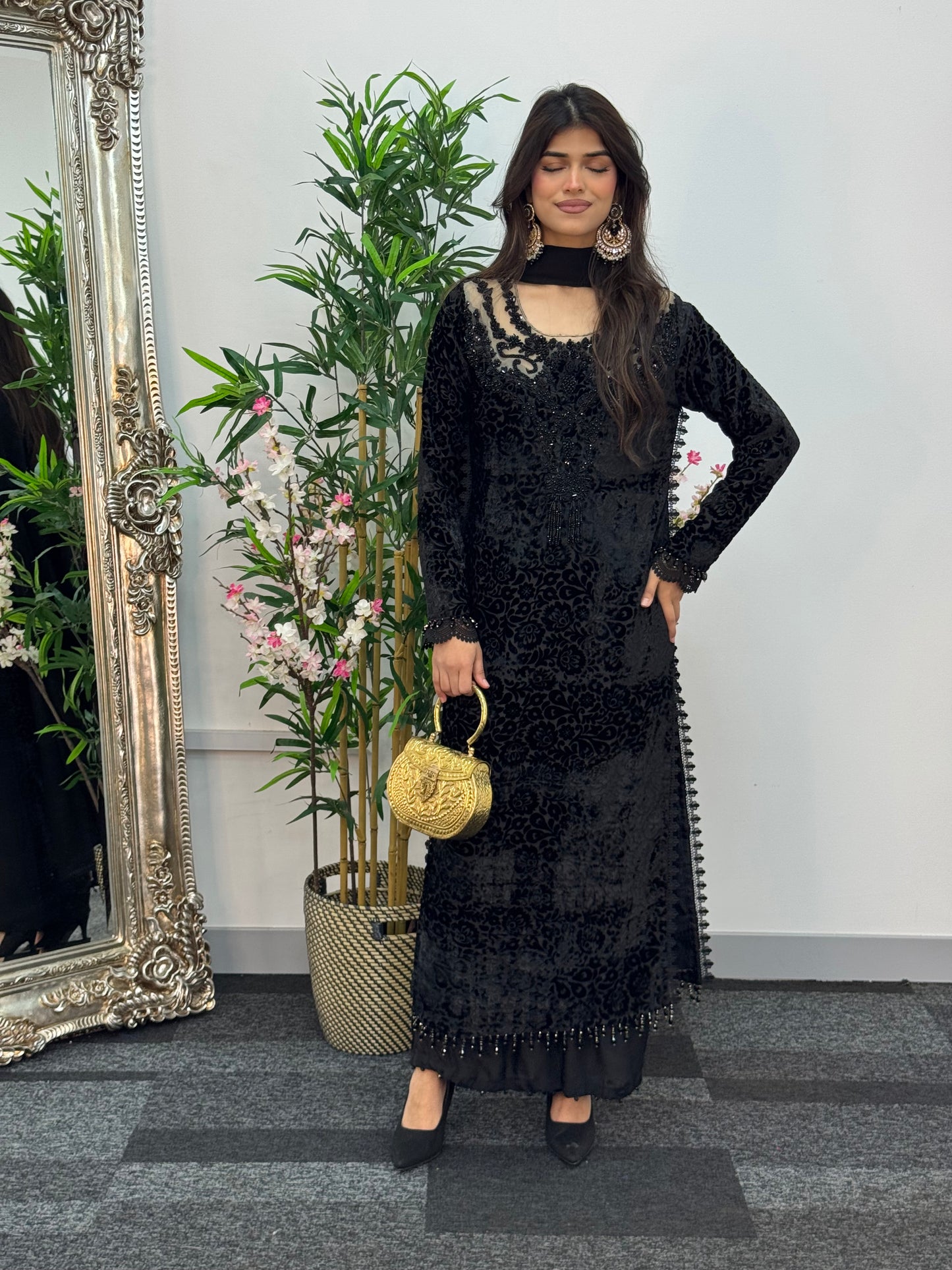 Jheel - black Plachi