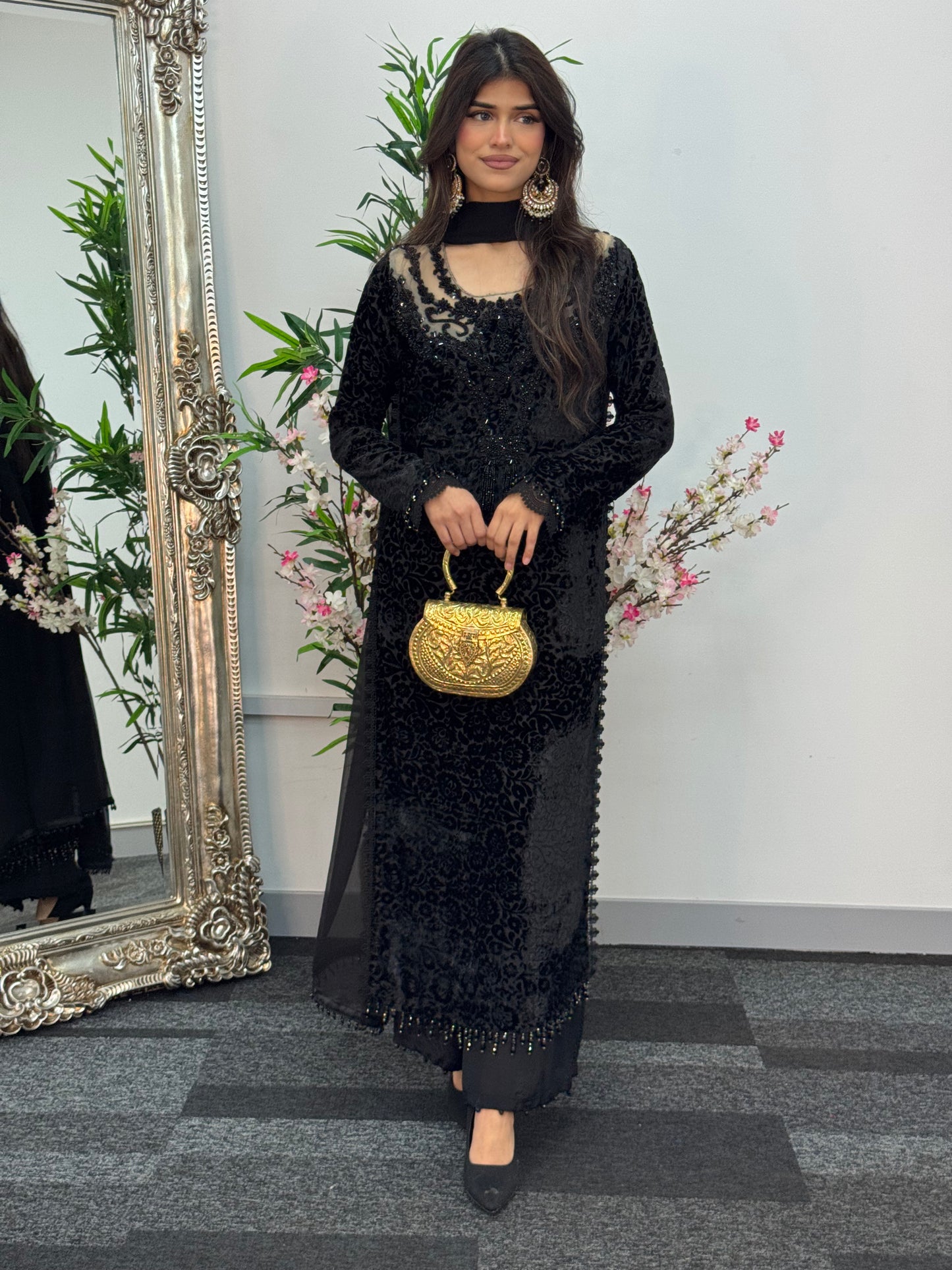 Jheel - black Plachi