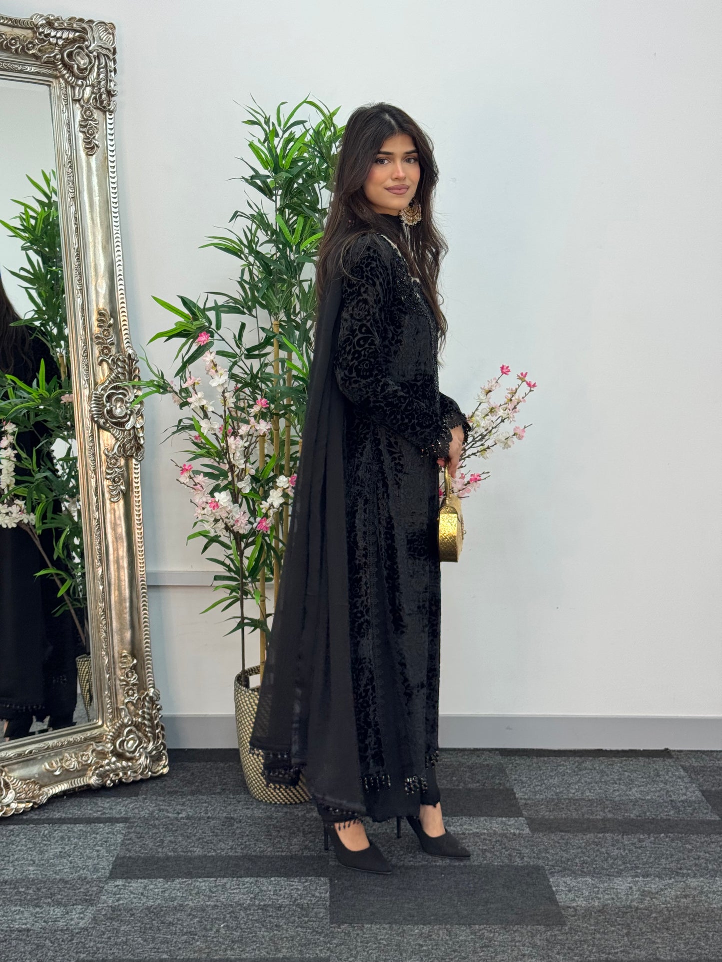 Jheel - black Plachi