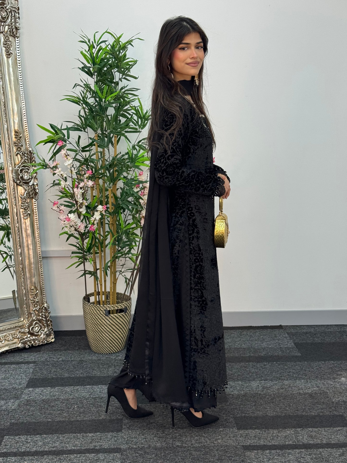 Jheel - black Plachi