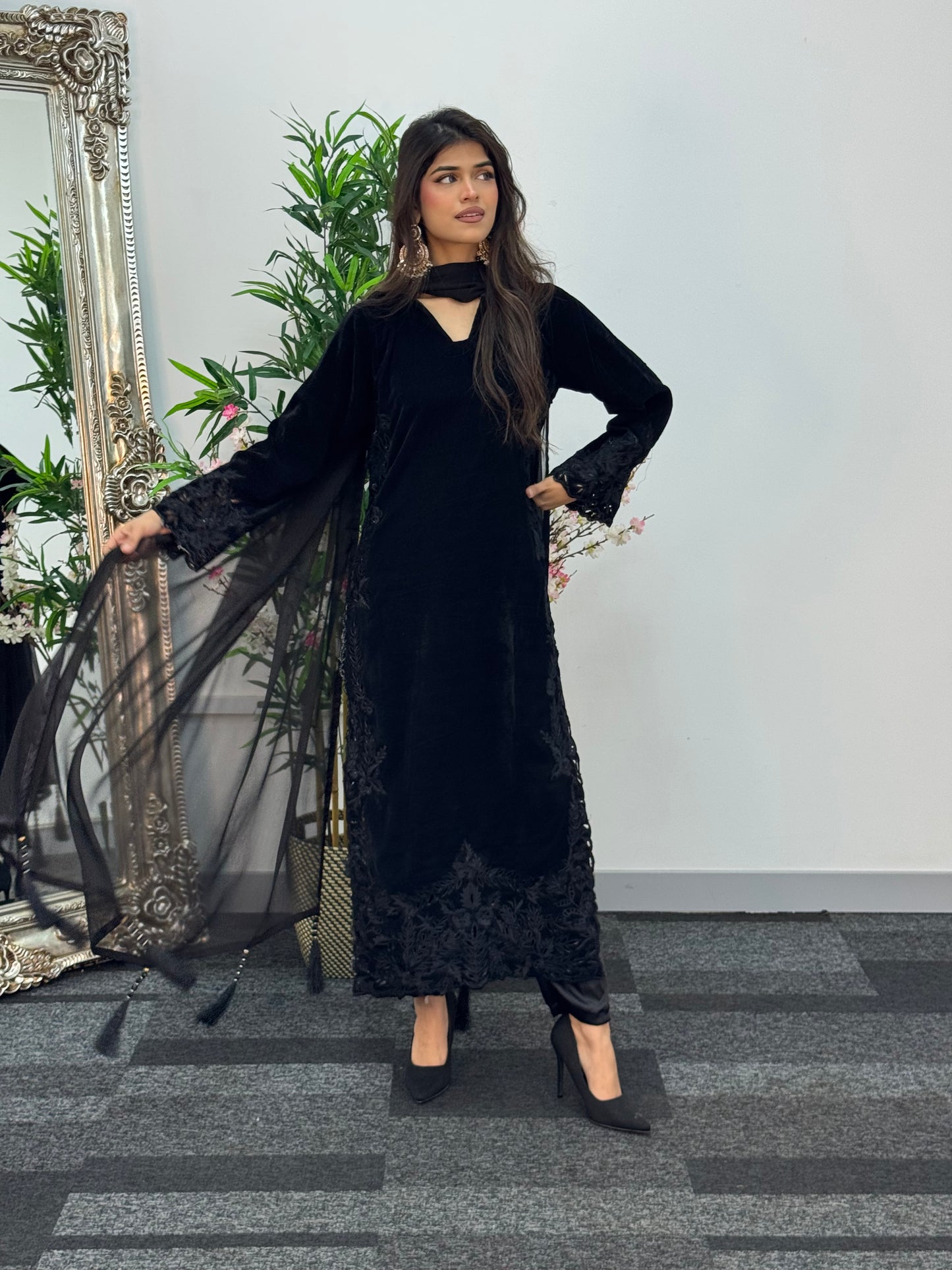Black Pearl - Velvet Cutwork