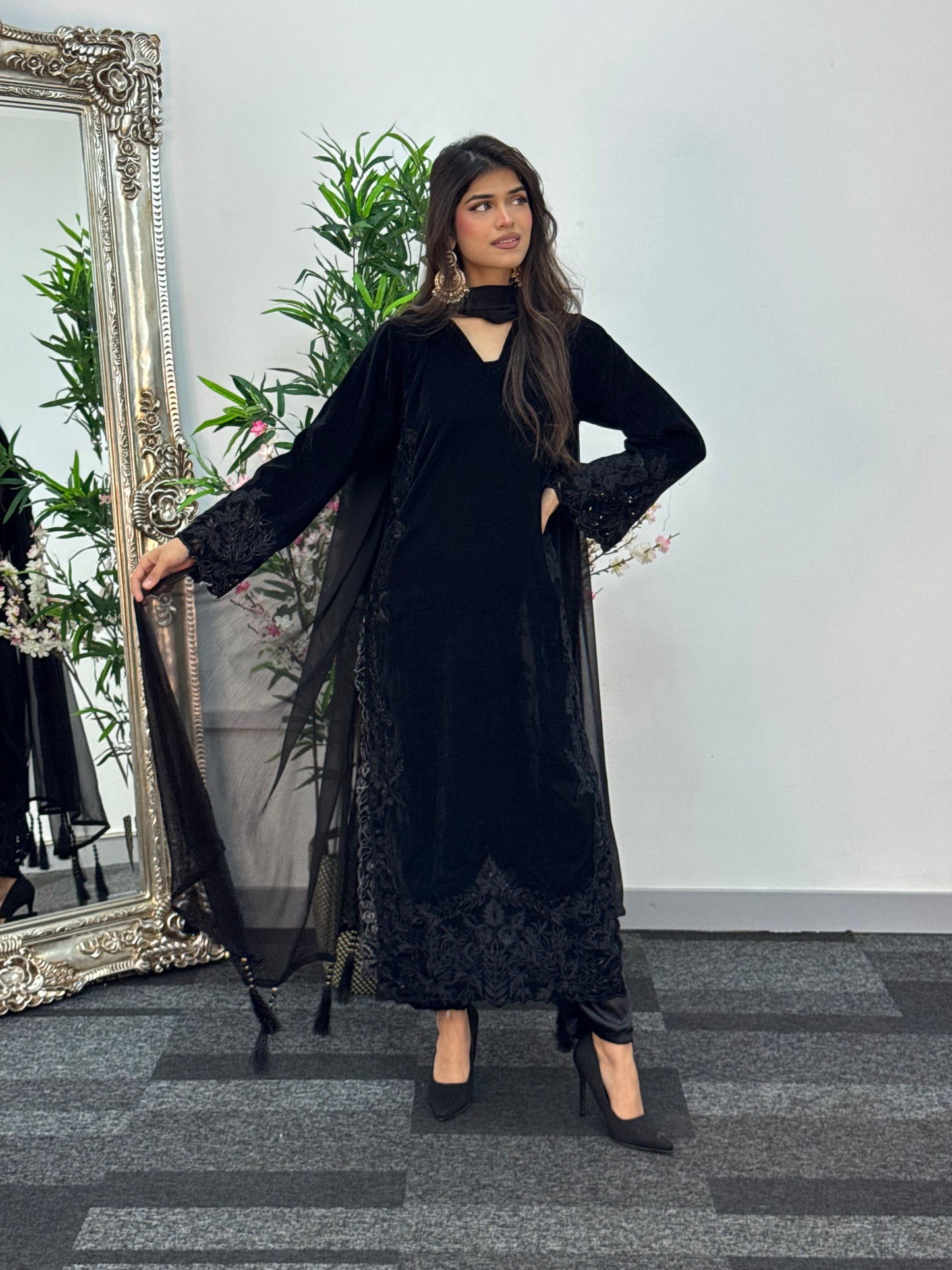 Black Pearl - Velvet Cutwork