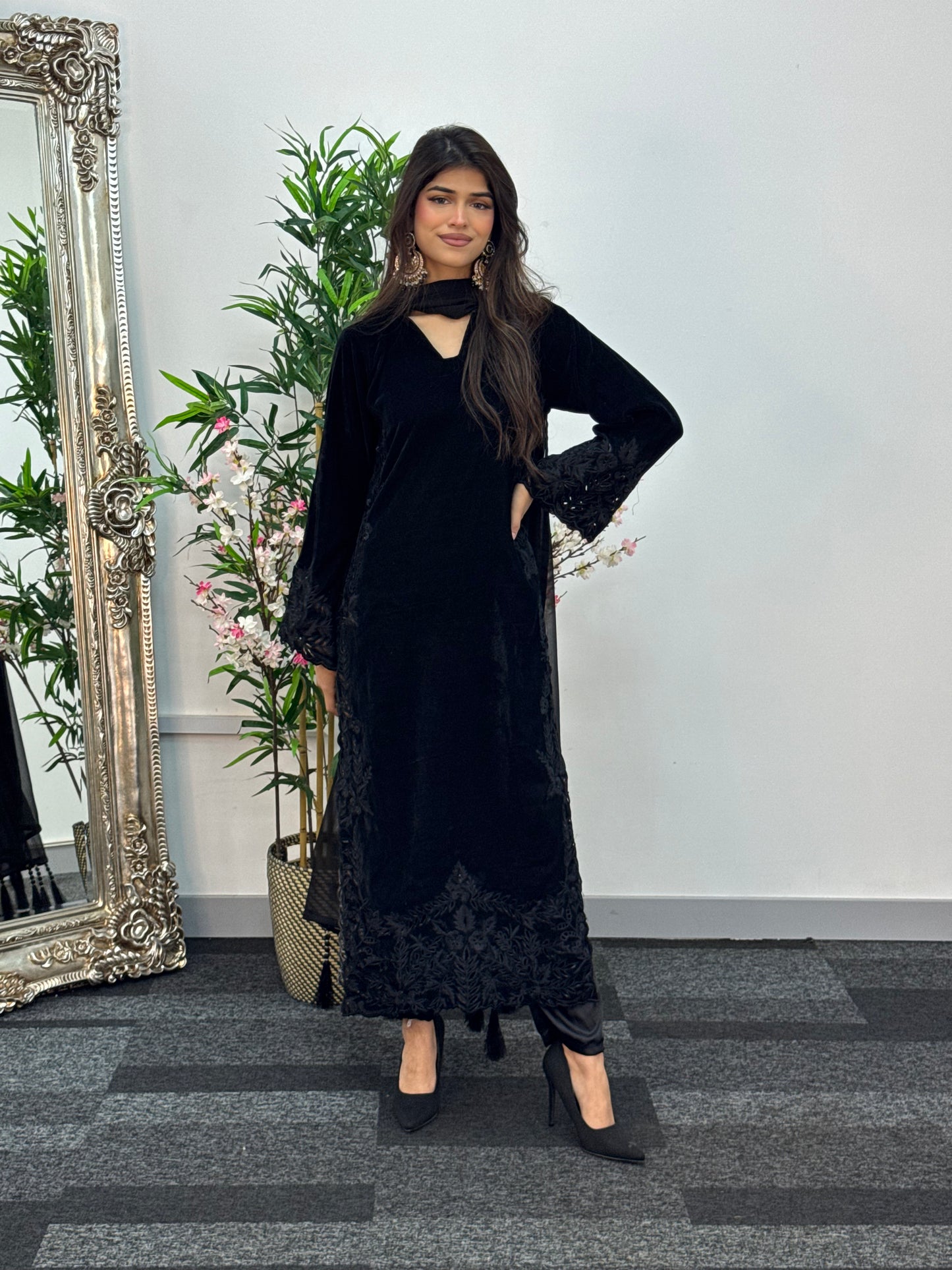 Black Pearl - Velvet Cutwork