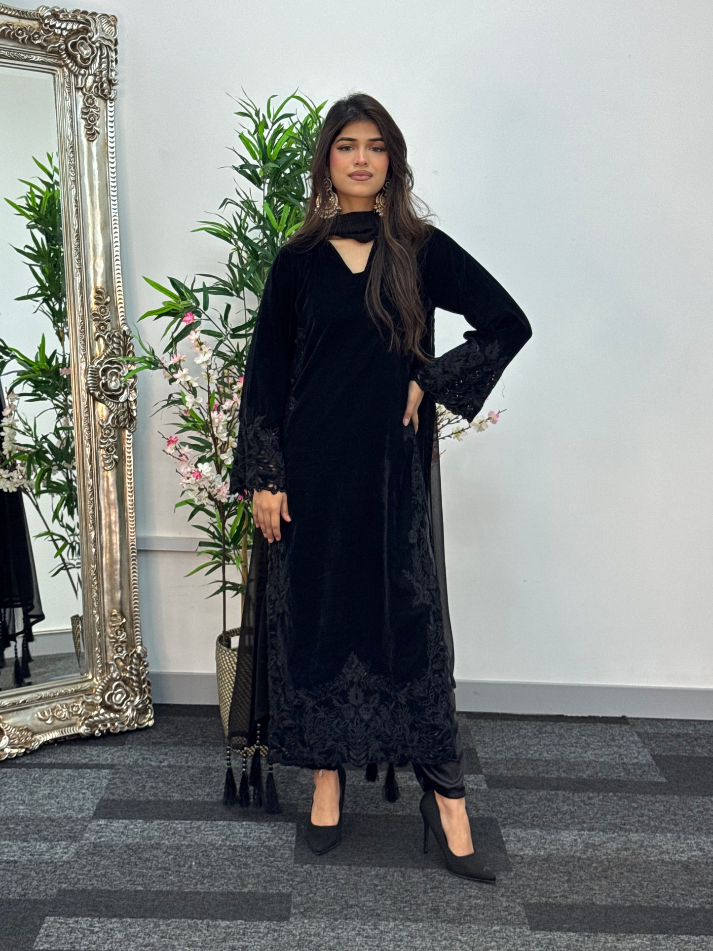 Black Pearl - Velvet Cutwork