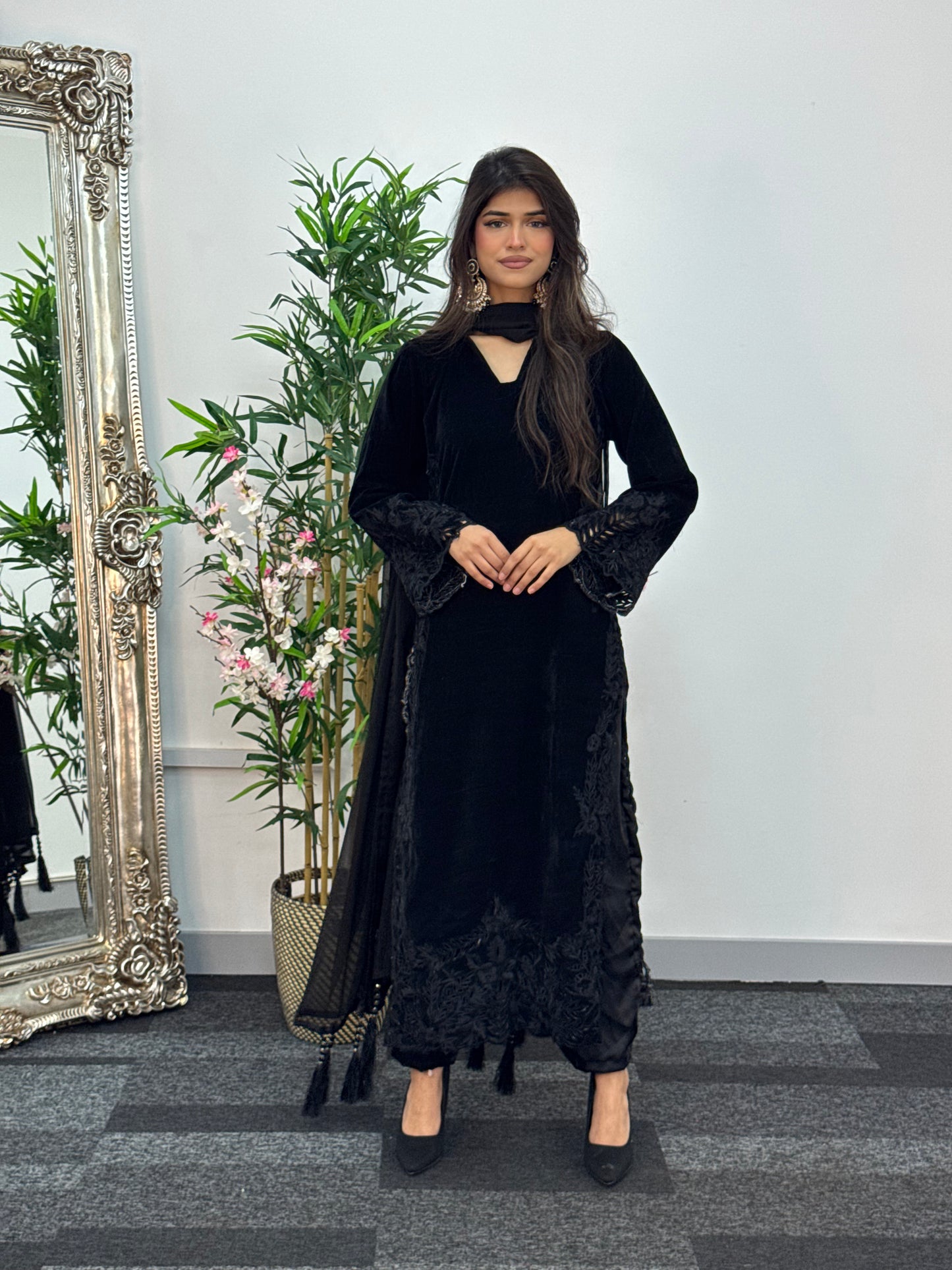 Black Pearl - Velvet Cutwork