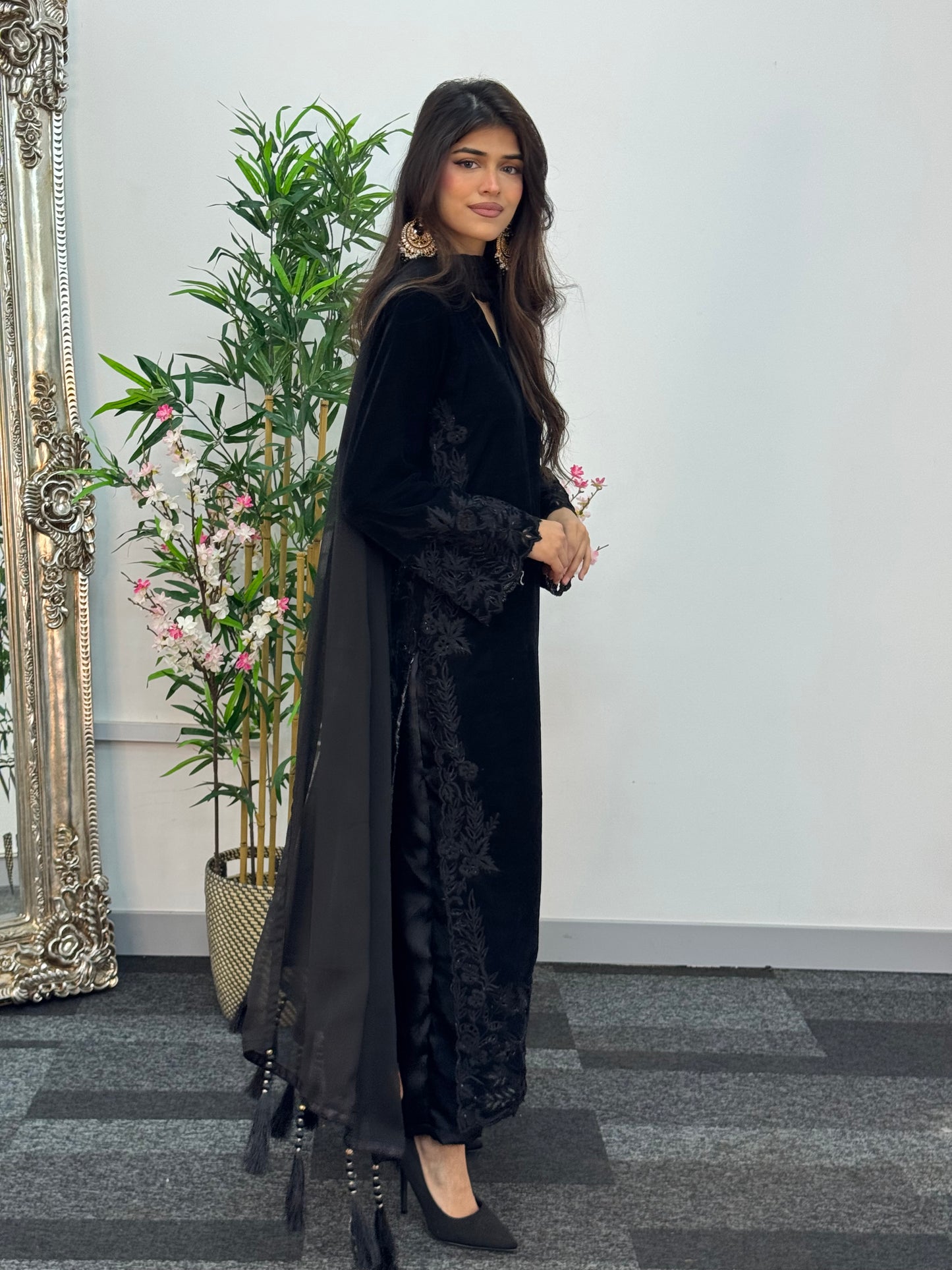Black Pearl - Velvet Cutwork