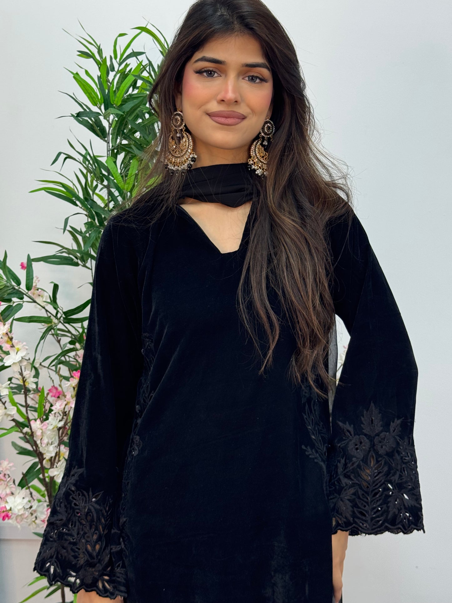 Black Pearl - Velvet Cutwork