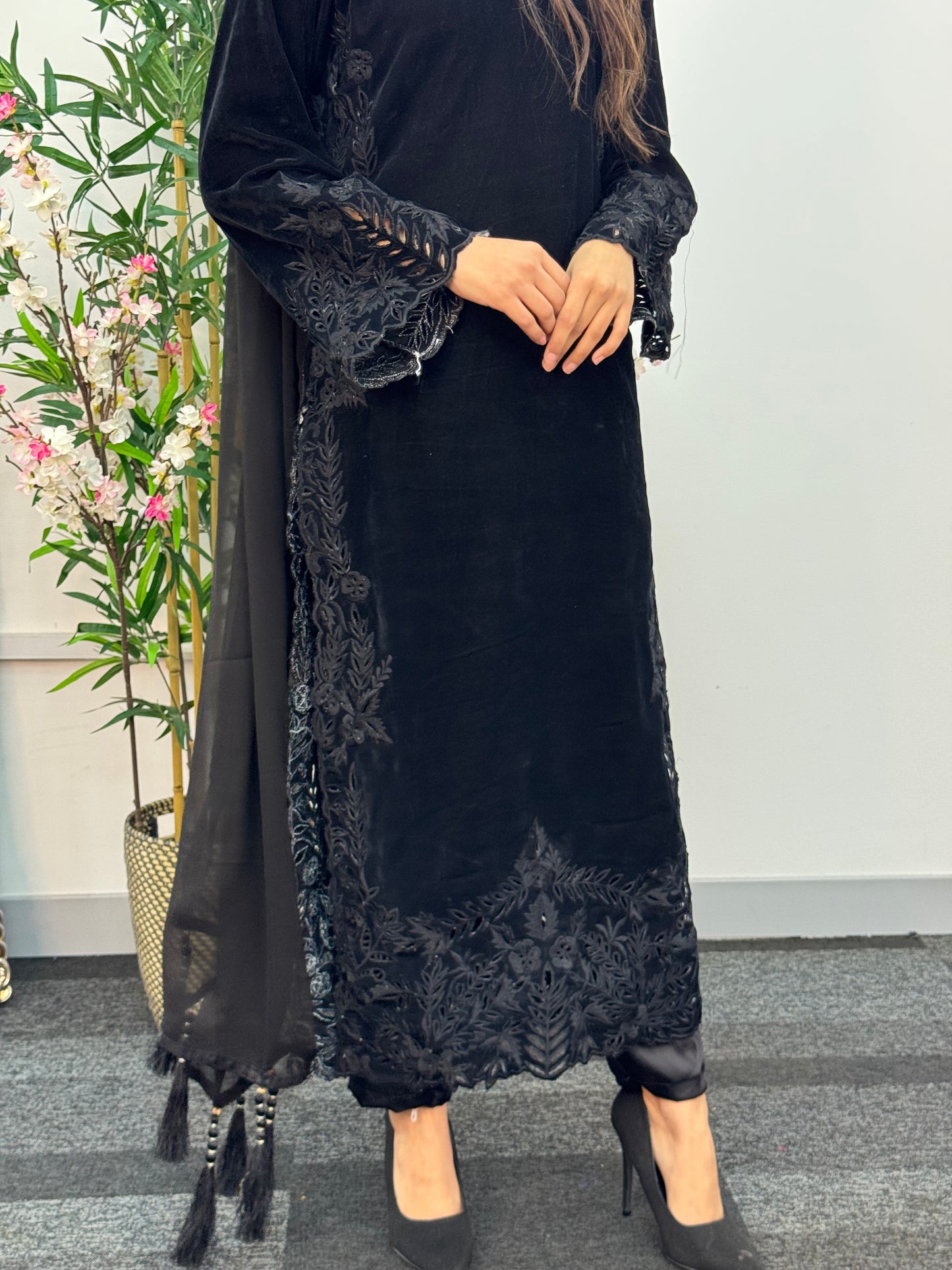 Black Pearl - Velvet Cutwork
