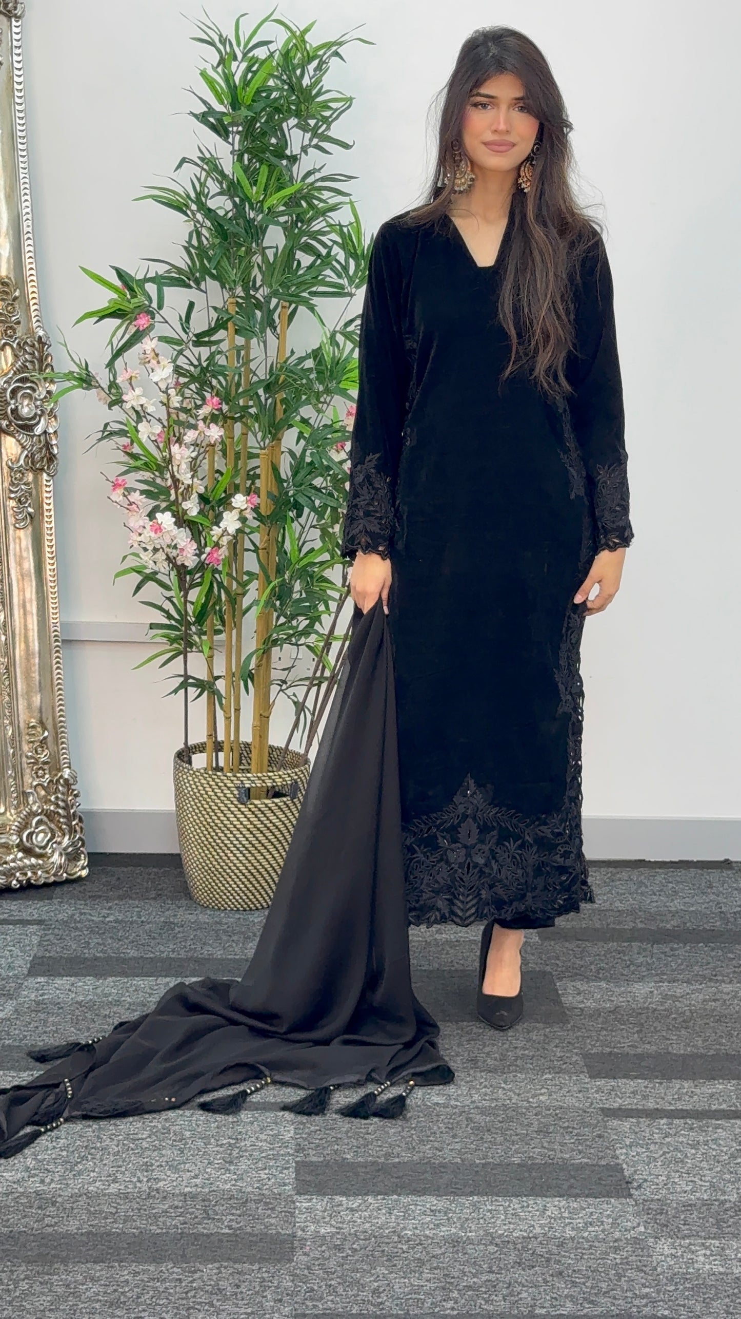 Black Pearl - Velvet Cutwork