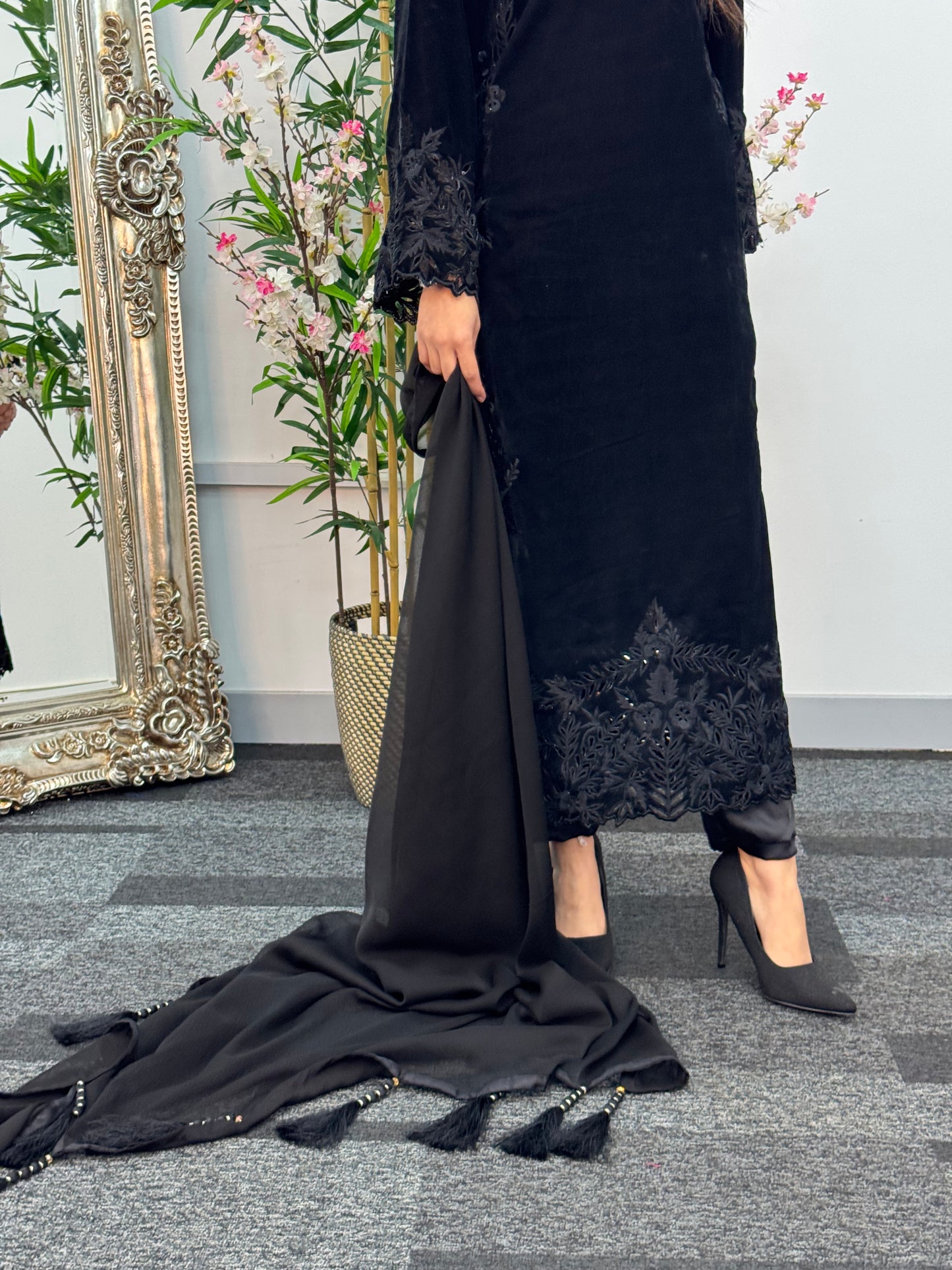 Black Pearl - Velvet Cutwork