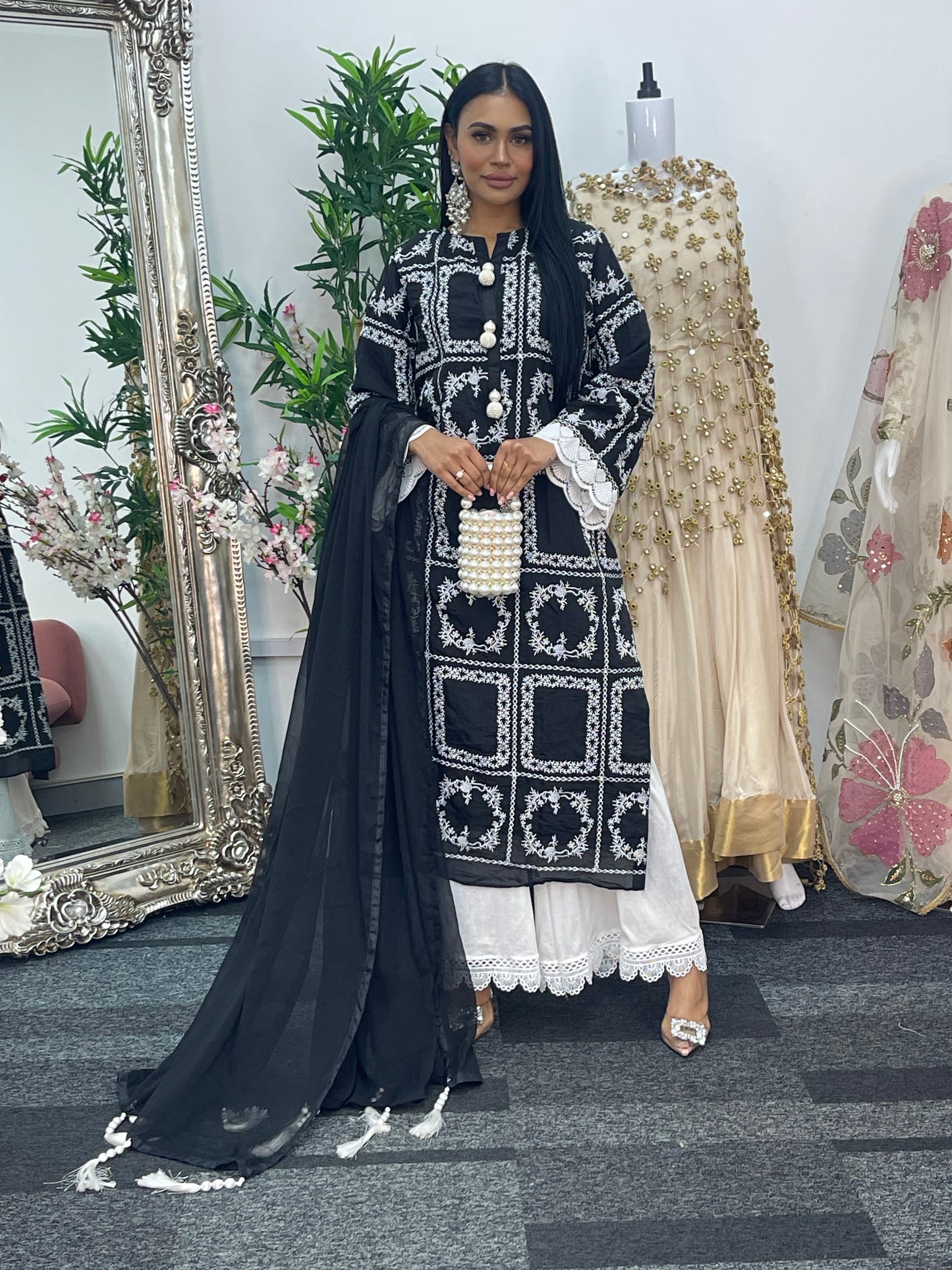 Paper Lawn | Chikankaari - Black - C