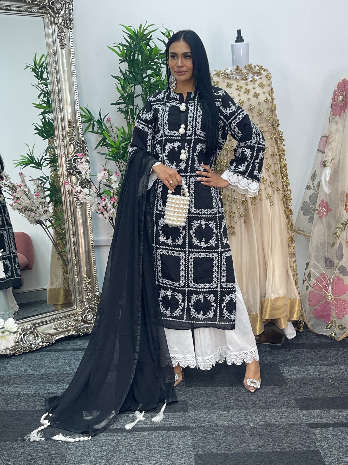 Paper Lawn | Chikankaari - Black - C