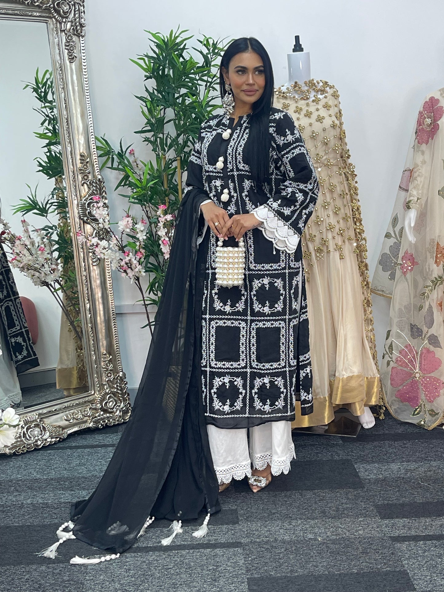 Paper Lawn | Chikankaari - Black - C