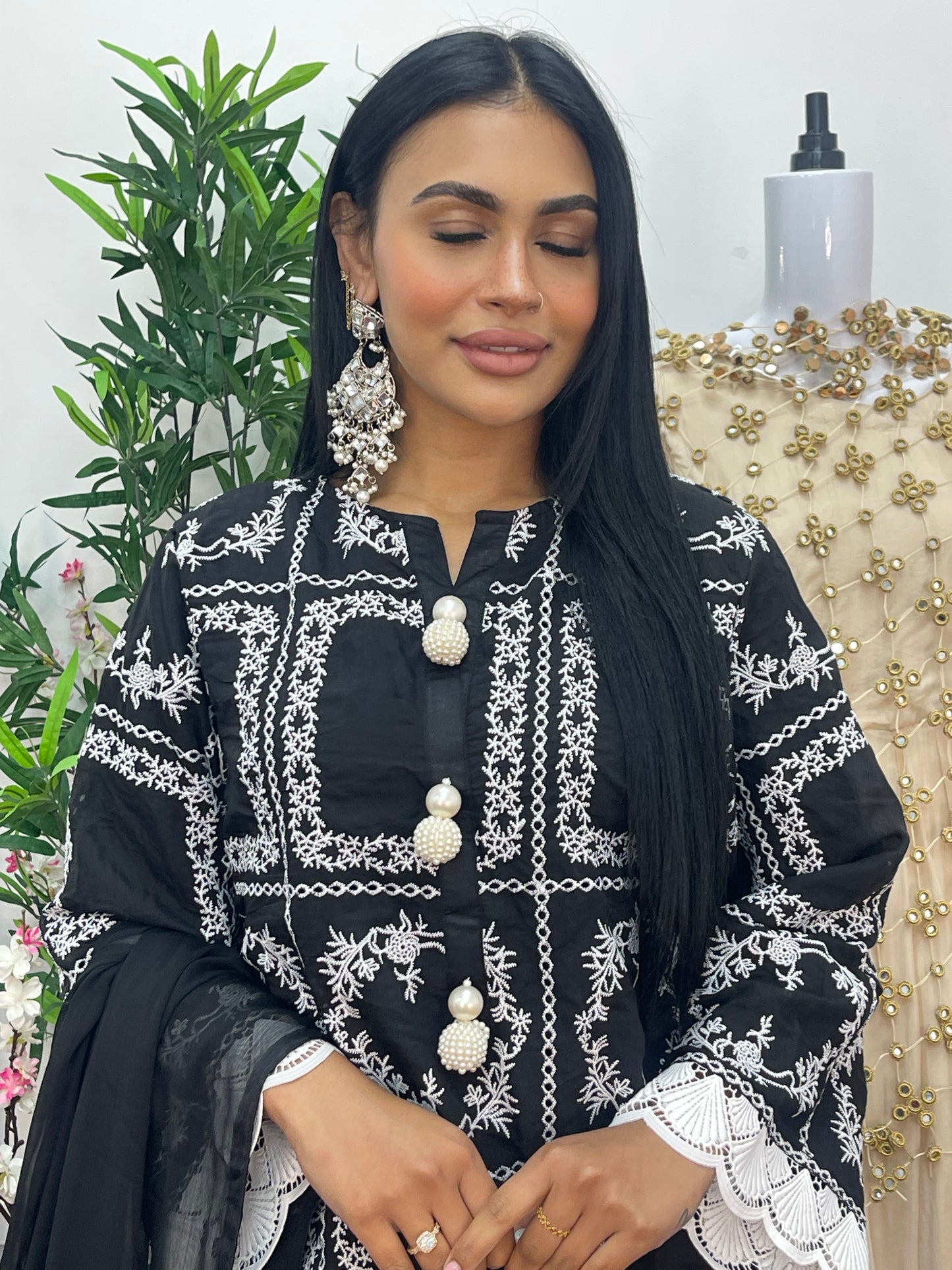 Paper Lawn | Chikankaari - Black - C