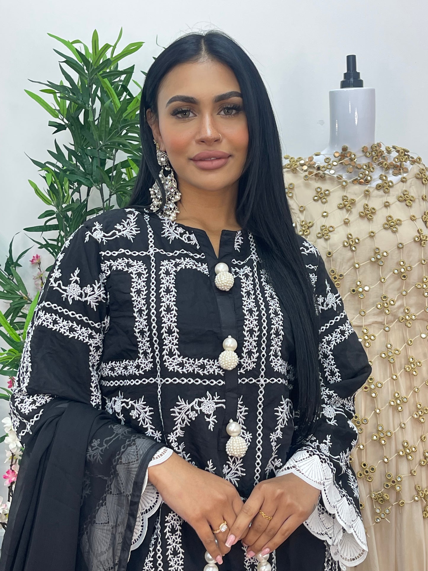 Paper Lawn | Chikankaari - Black - C