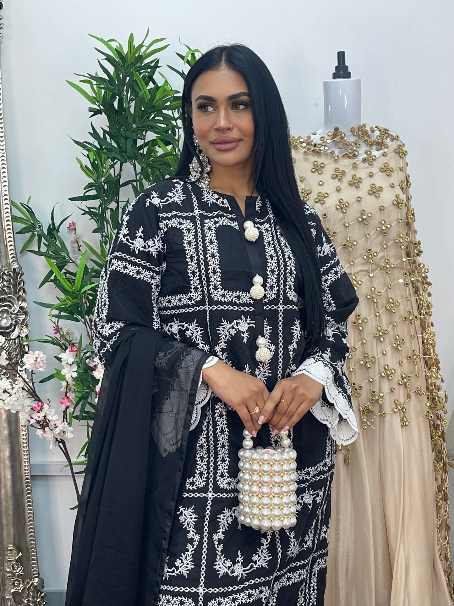 Paper Lawn | Chikankaari - Black - C