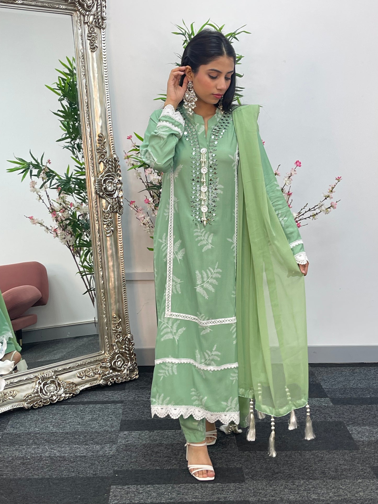 Nisha - Green- Linen - D