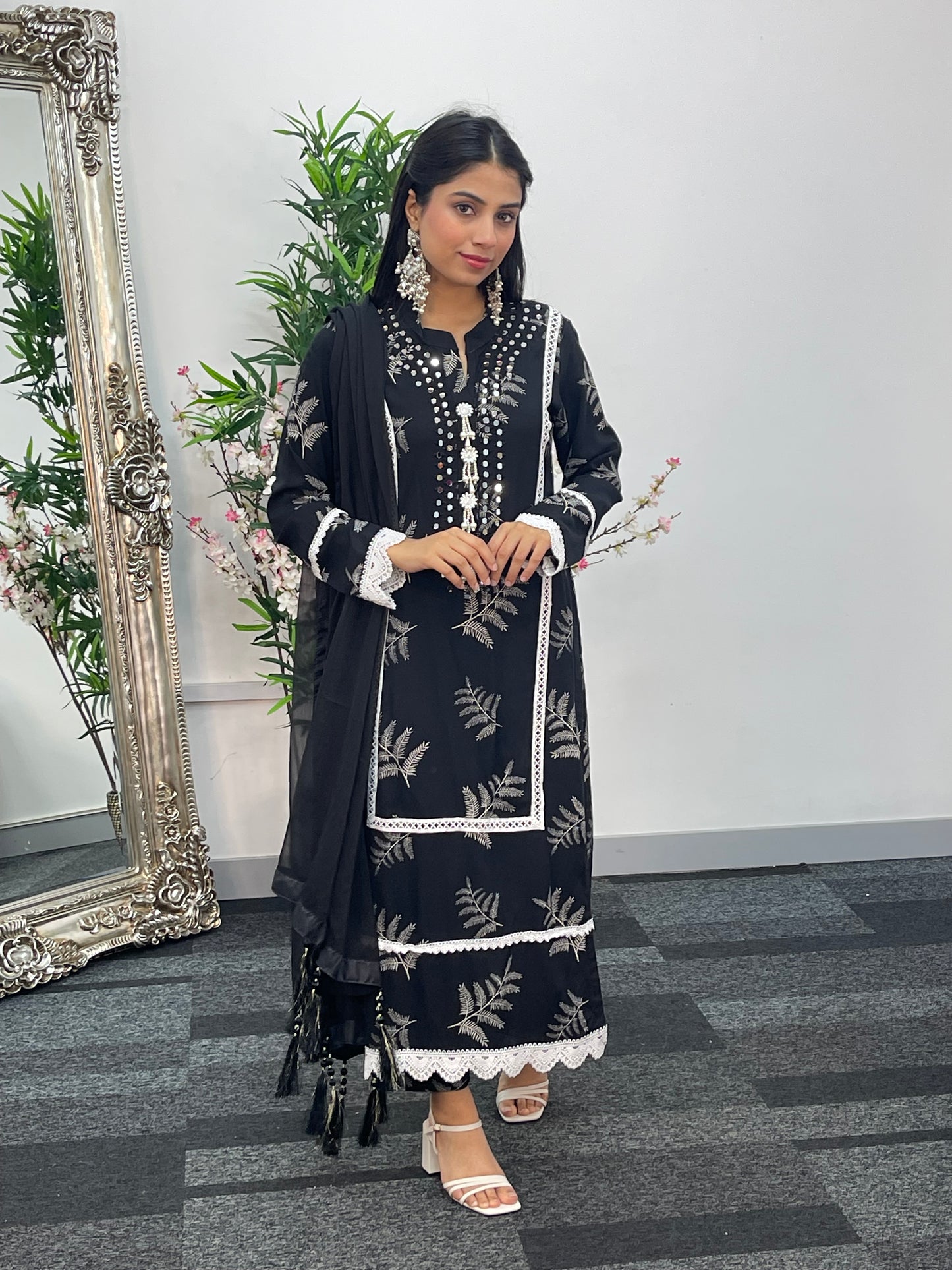Nisha - Black Linen - D