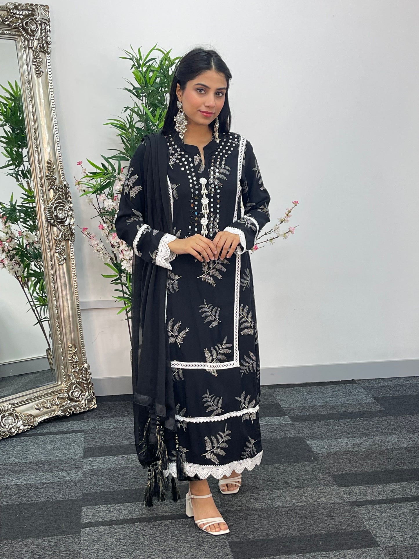 Nisha - Black Linen - D