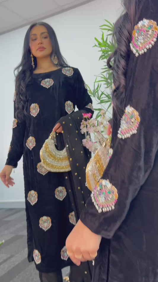Meena Kaari - black